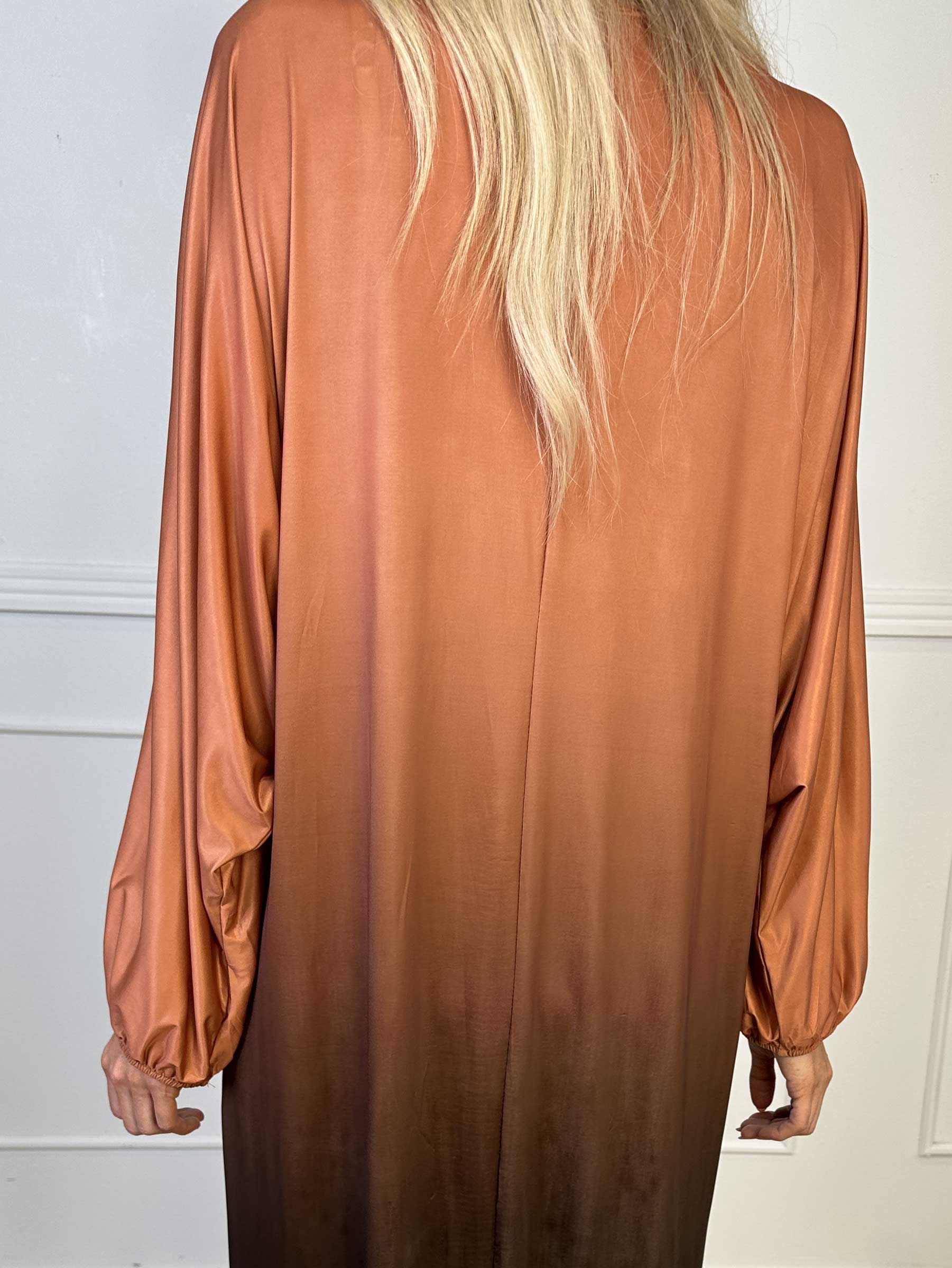 Ismene - Lang tunikakjole i flere farvenuancer